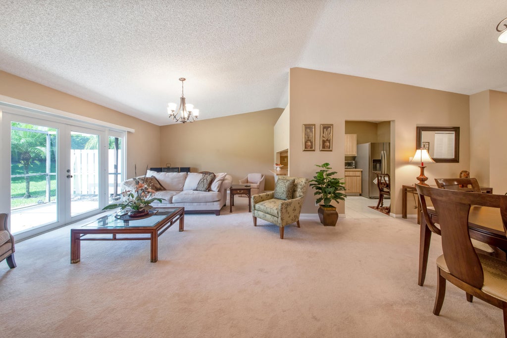 Photo of 35 Kensington Lane, Boynton Beach, FL 33426 (MLS # R10968609)