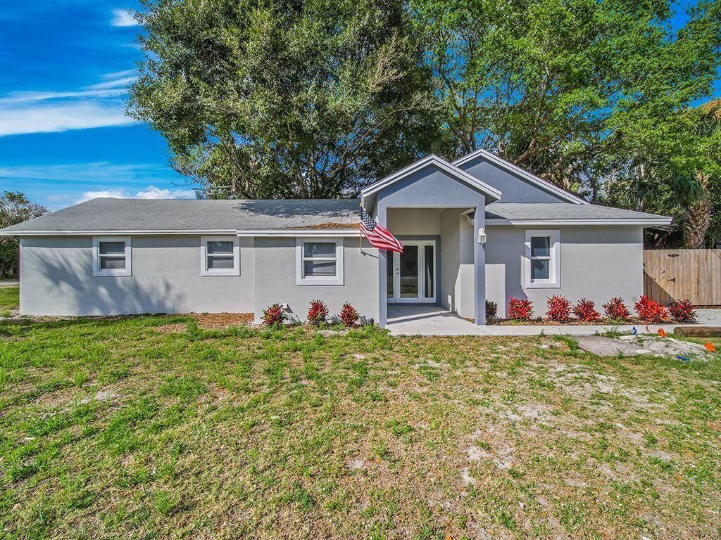 Photo of 3109 SE Amherst Street, Stuart, FL 34997 (MLS # F10541649)