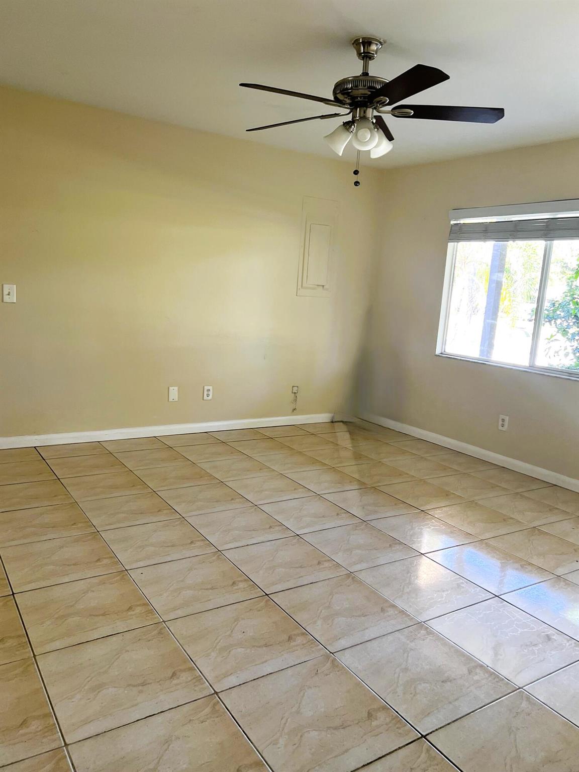 REGINA PALMS - Residential Lease