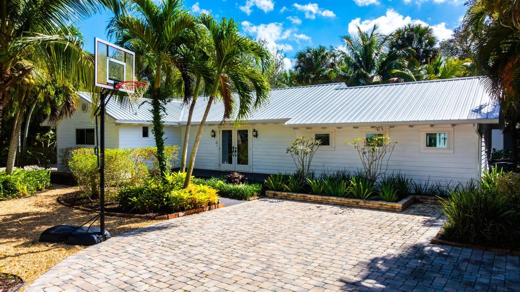 Photo of 547 SW Riverview Street, Stuart, FL 34994 (MLS # R11062411)