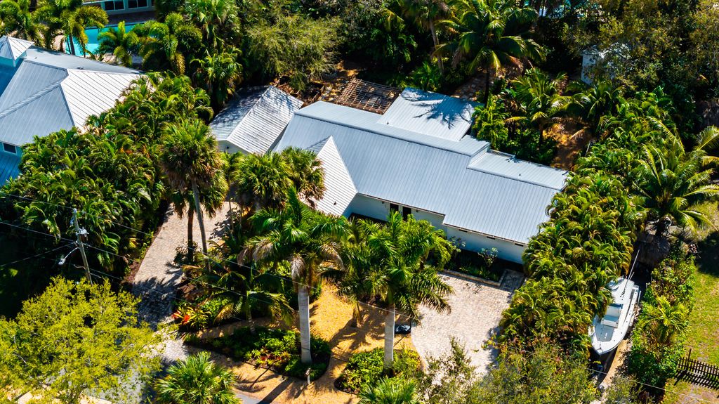 Photo of 547 SW Riverview Street, Stuart, FL 34994 (MLS # R11062411)