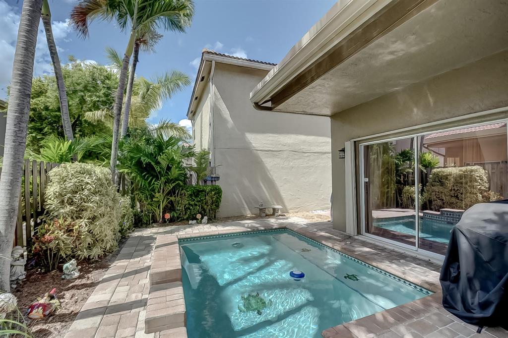 HILLSBORO COUNTRY CLUB...Meadow Lakes - Residential