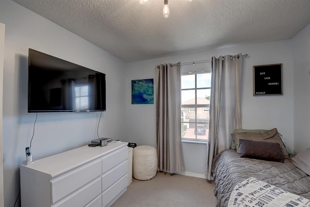 HILLSBORO COUNTRY CLUB...Meadow Lakes - Residential