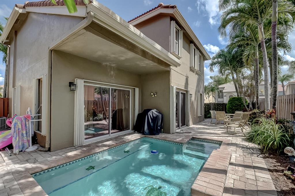 HILLSBORO COUNTRY CLUB...Meadow Lakes - Residential