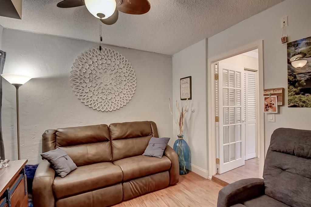 HILLSBORO COUNTRY CLUB...Meadow Lakes - Residential