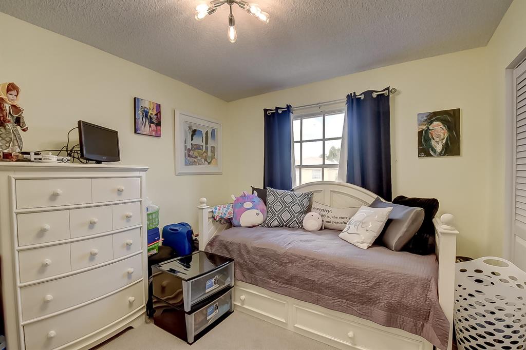 HILLSBORO COUNTRY CLUB...Meadow Lakes - Residential