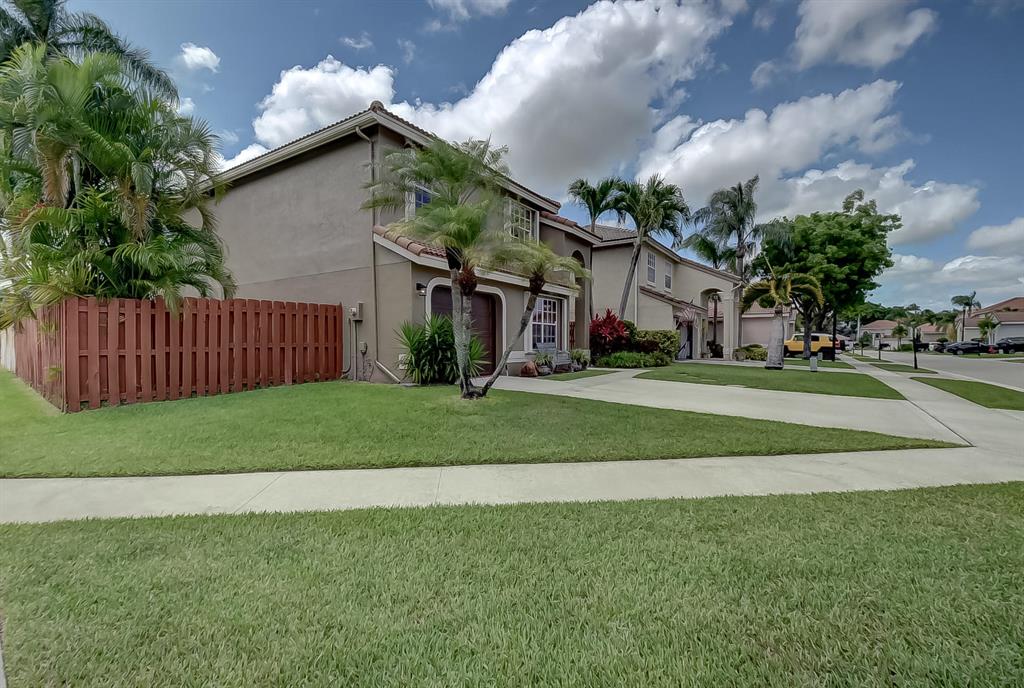 HILLSBORO COUNTRY CLUB...Meadow Lakes - Residential