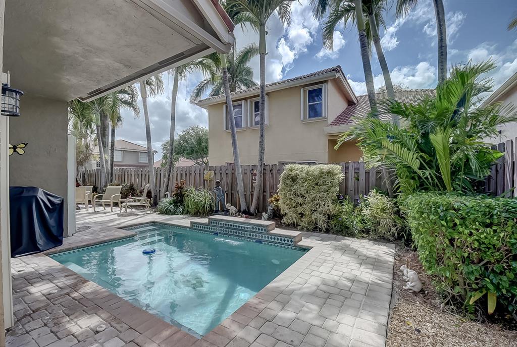 HILLSBORO COUNTRY CLUB...Meadow Lakes - Residential