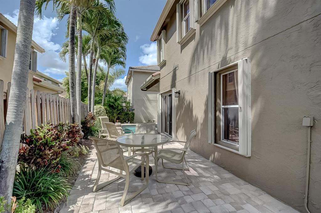 HILLSBORO COUNTRY CLUB...Meadow Lakes - Residential