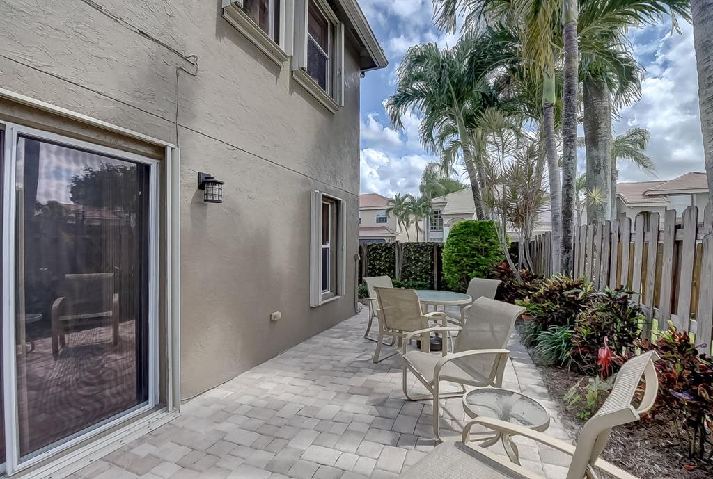 HILLSBORO COUNTRY CLUB...Meadow Lakes - Residential