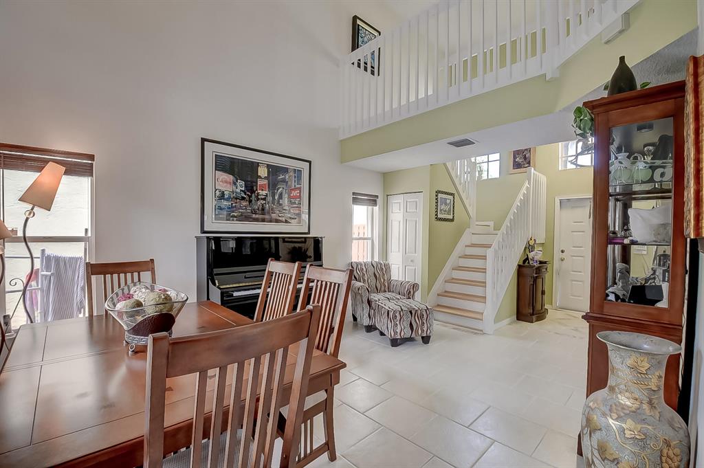 HILLSBORO COUNTRY CLUB...Meadow Lakes - Residential