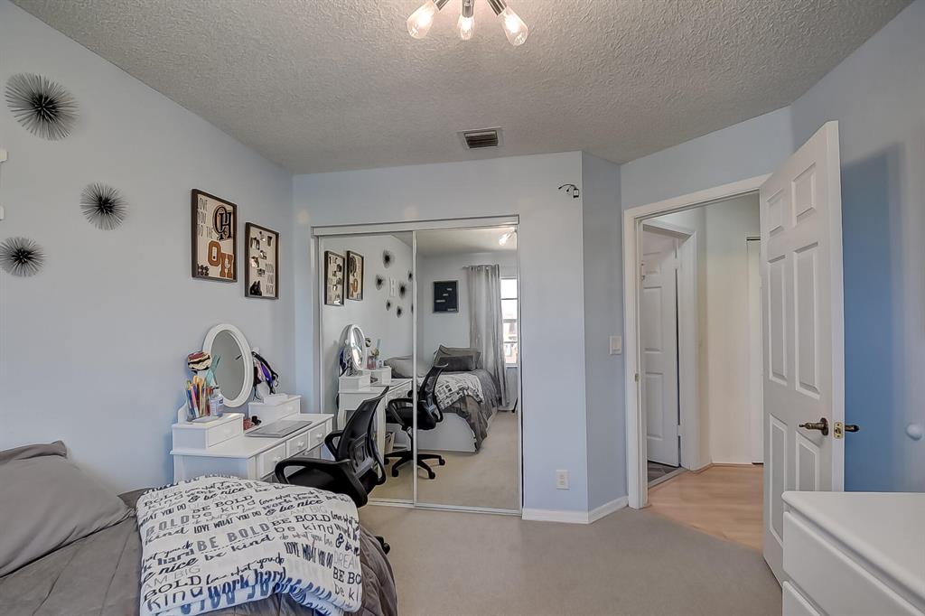 HILLSBORO COUNTRY CLUB...Meadow Lakes - Residential