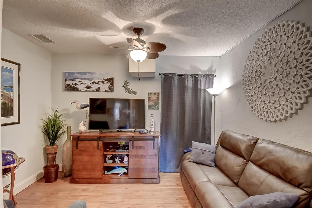 HILLSBORO COUNTRY CLUB...Meadow Lakes - Residential