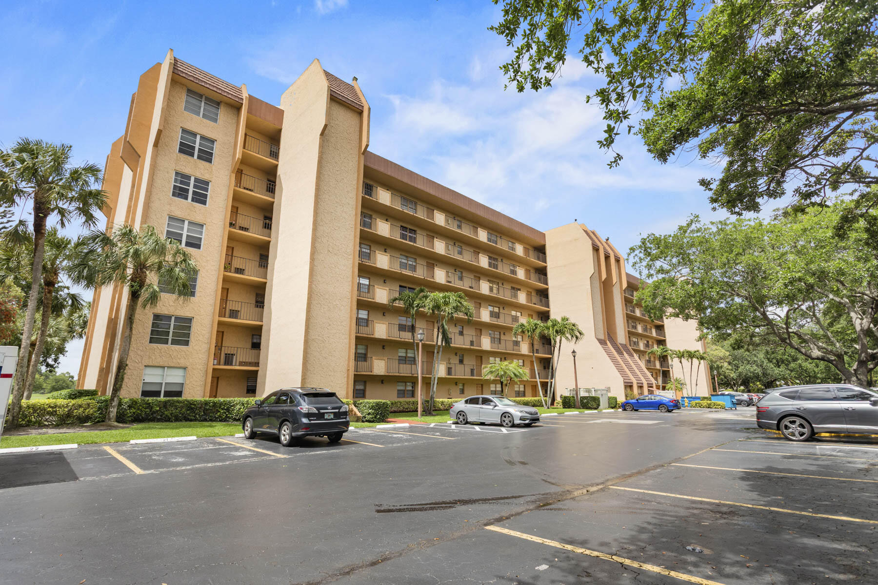 ROLLING HILLS GOLF AND - Residential