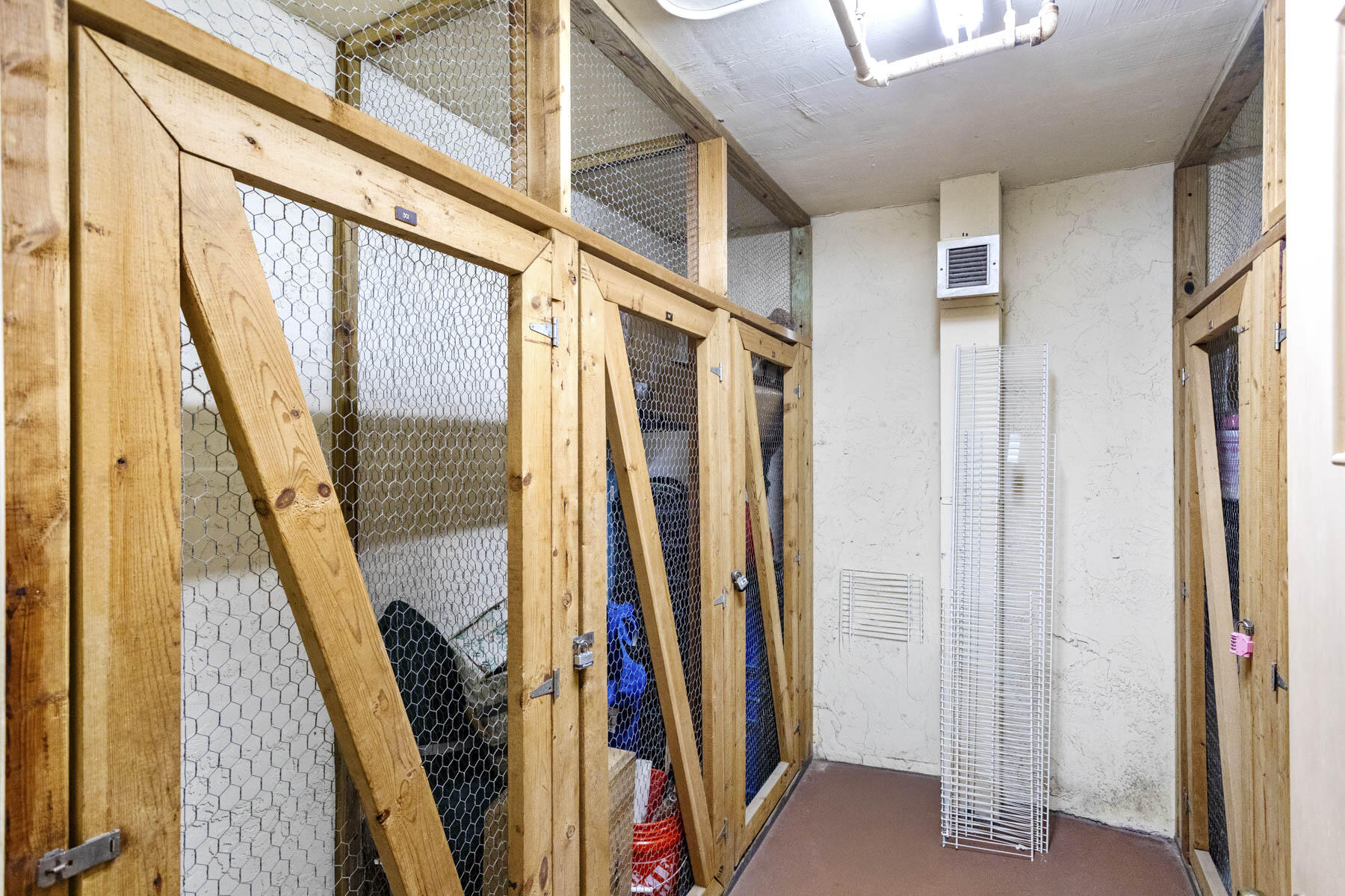 ROLLING HILLS GOLF AND - Residential