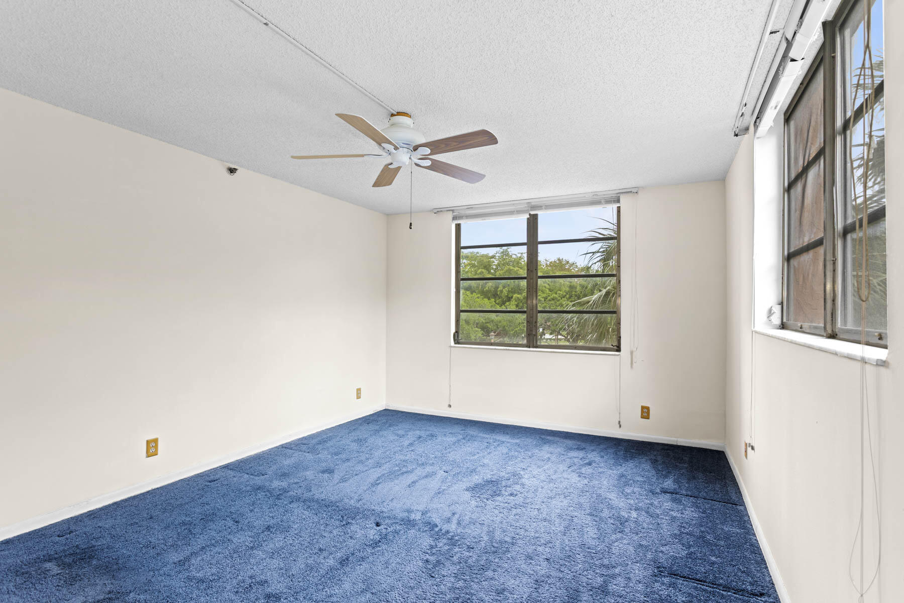 ROLLING HILLS GOLF AND - Residential