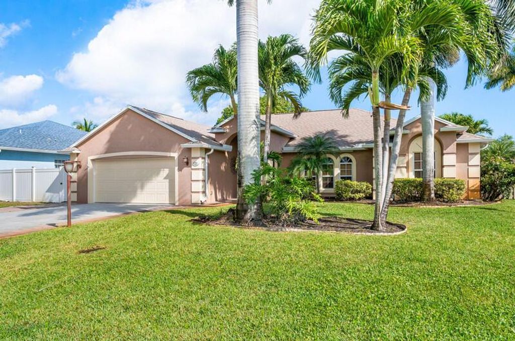Photo of 525 NE Vanda Terrado, Jensen Beach, FL 34957 (MLS # R10971430)