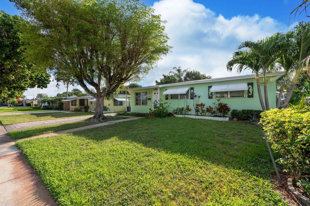 Photo of 5606 Hobart Avenue, West Palm Beach, FL 33405 (MLS # B26031125)