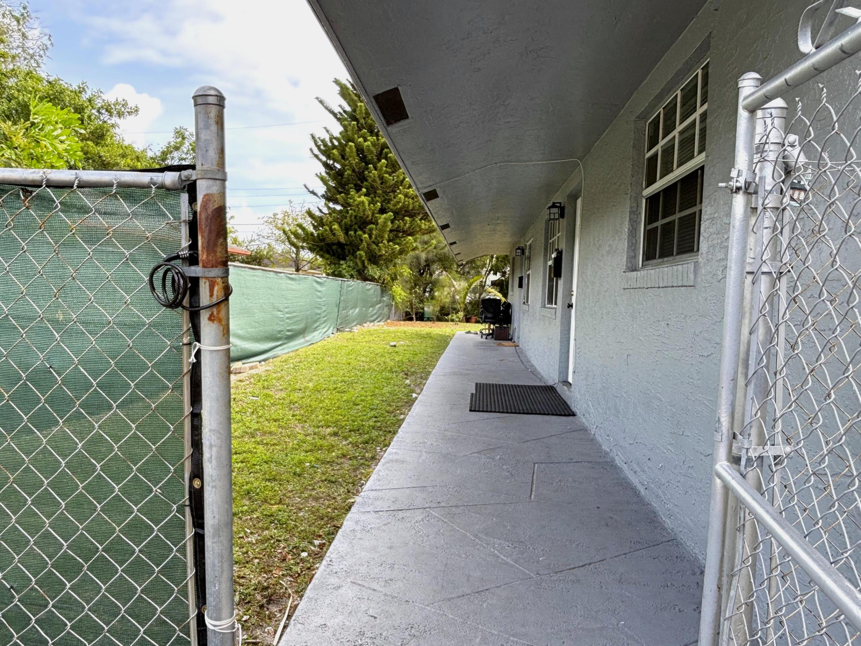 830 SW 10th Street Unit B