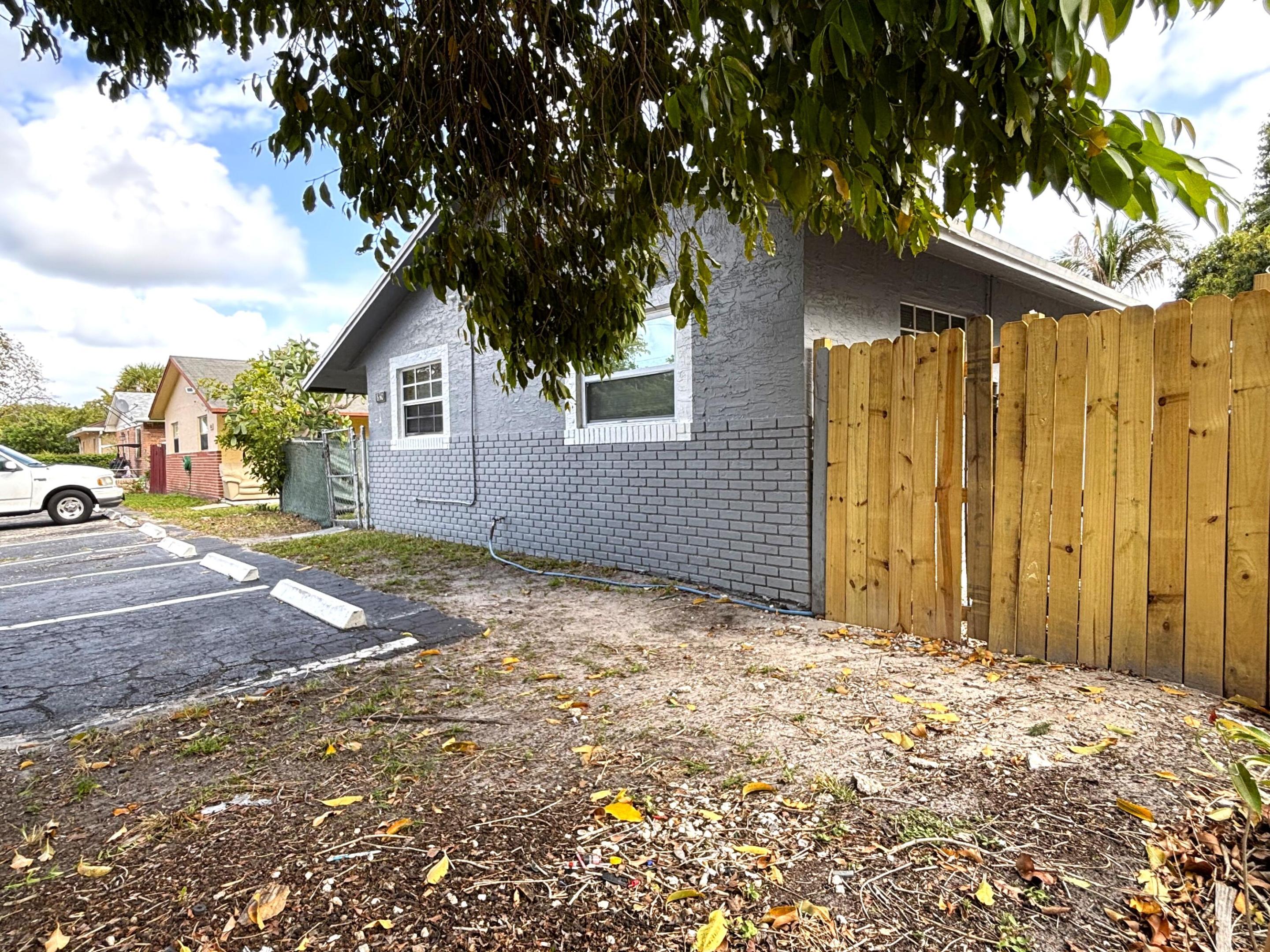 830 SW 10th Street Unit B