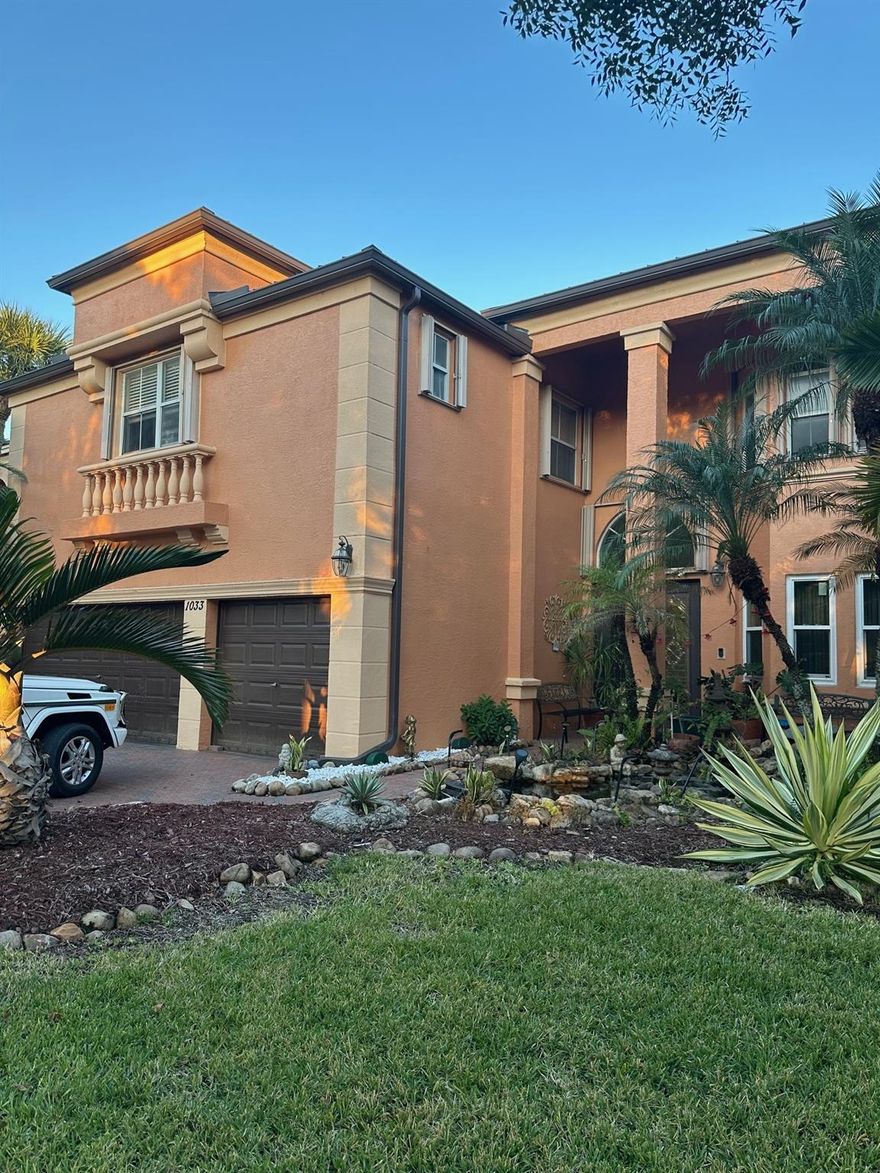 room for rent,  perfect location available right away