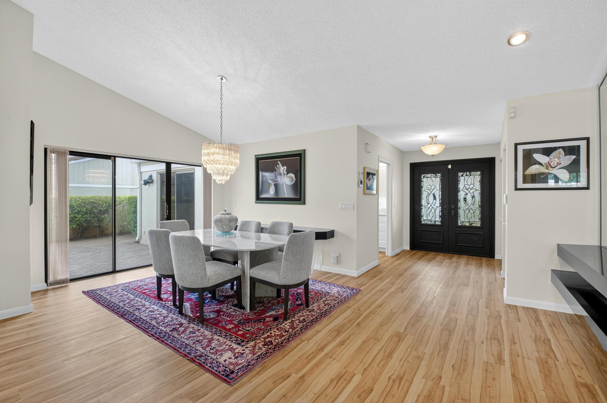 37 Glens Drive W