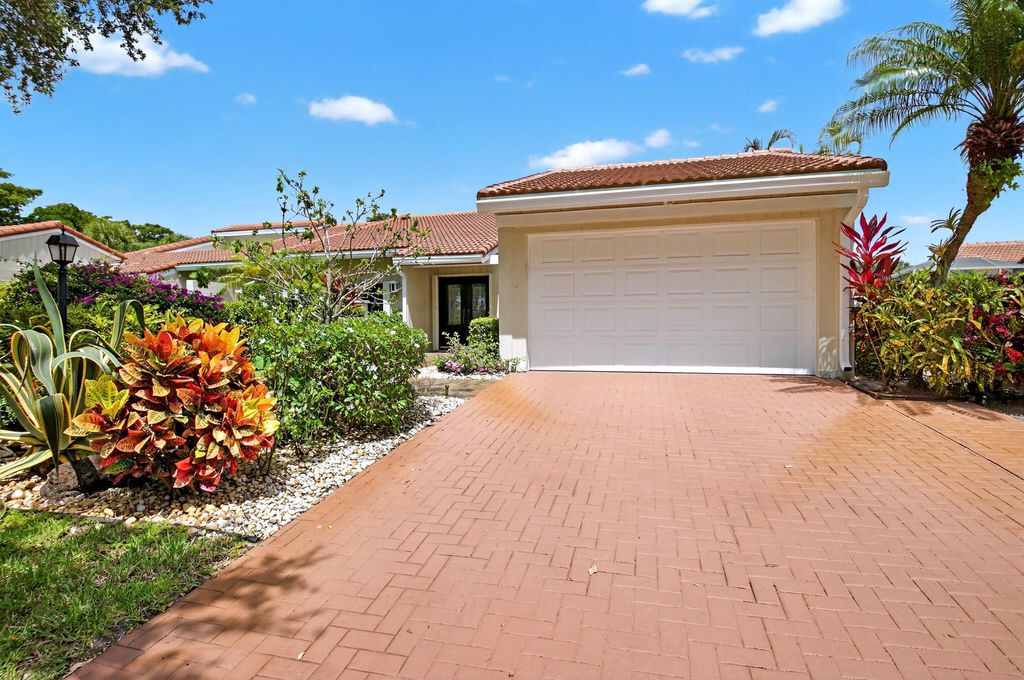 Photo of 37 Glens Drive W, Boynton Beach, FL 33436 (MLS # R11109774)