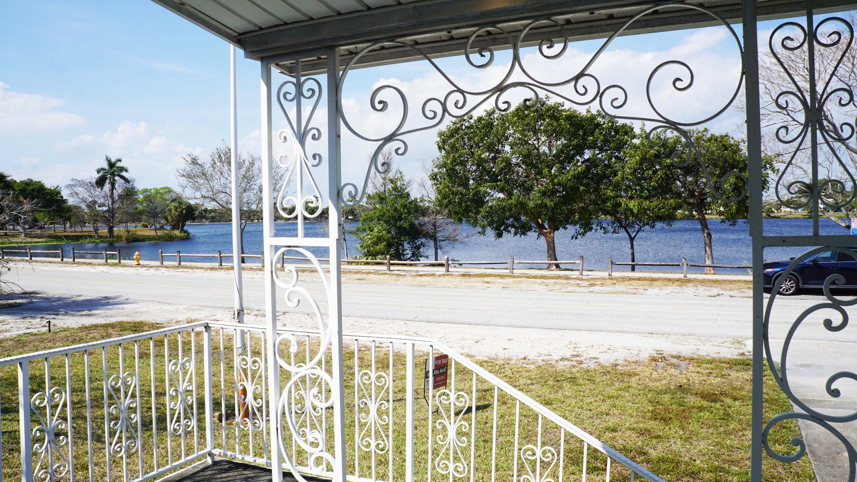 5160 Lake Osborne Drive