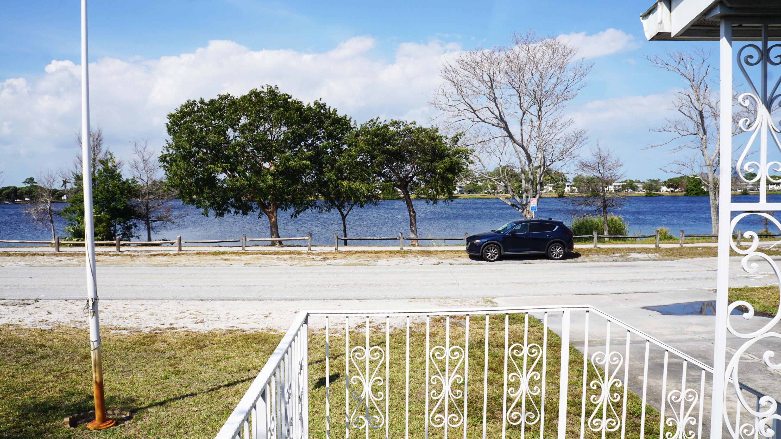 5160 Lake Osborne Drive