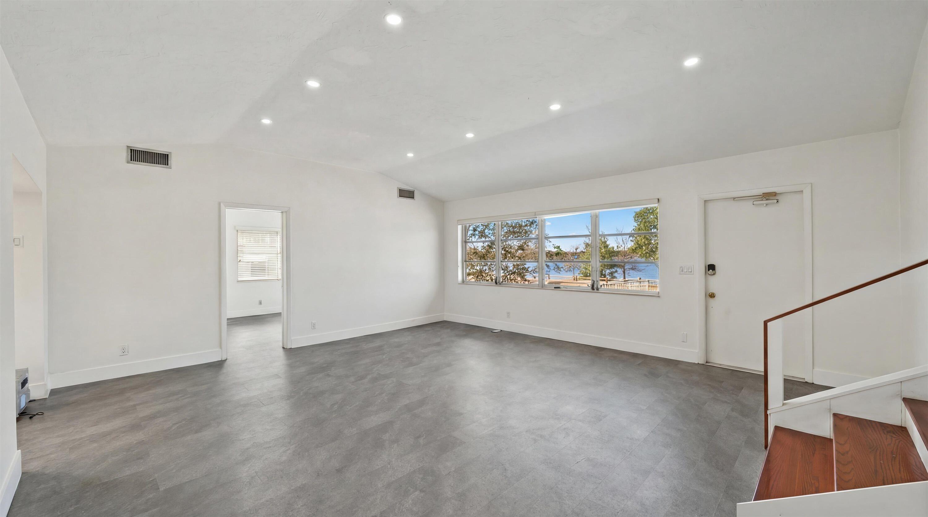 LAKE OSBORNE ESTATES - Residential