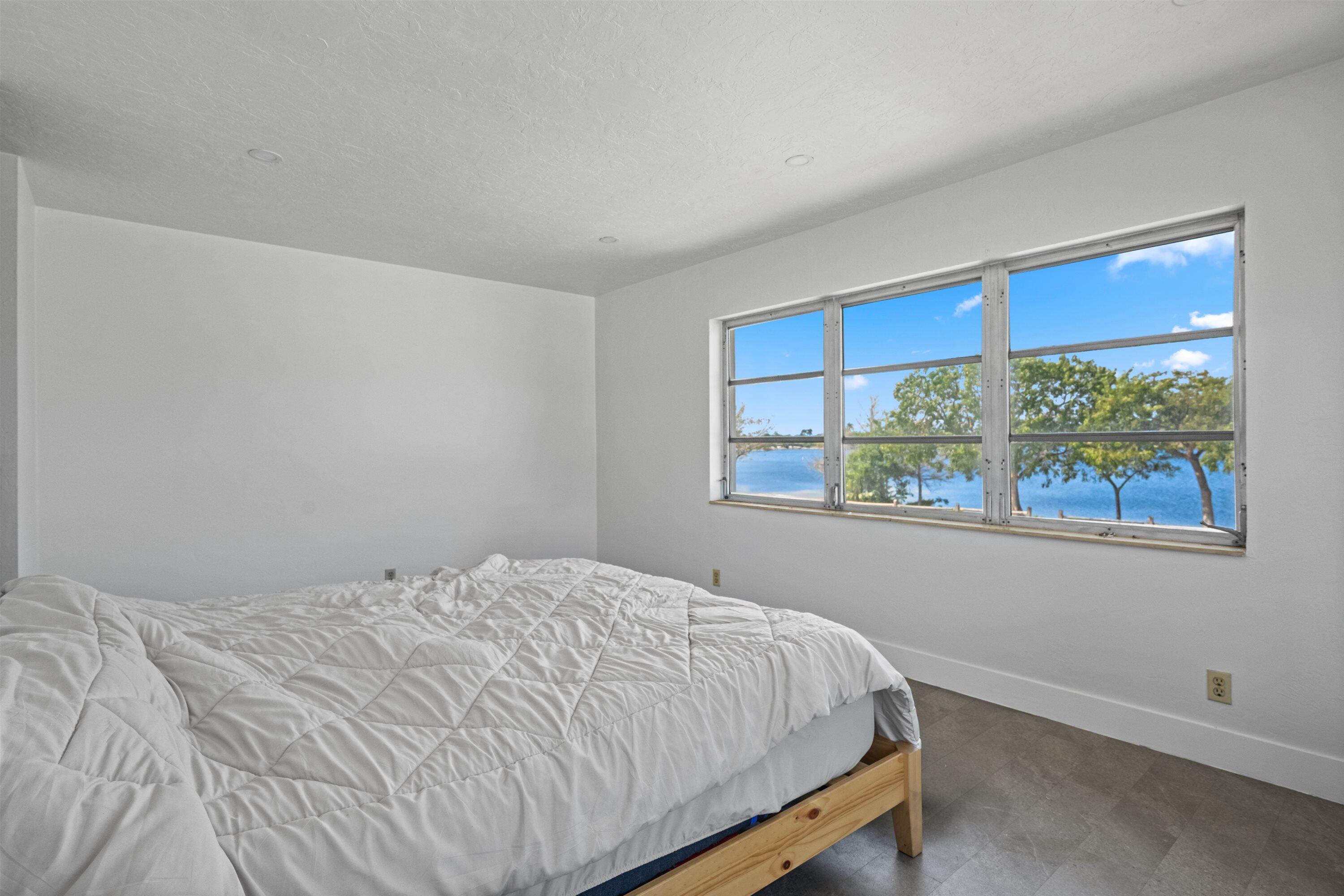 LAKE OSBORNE ESTATES - Residential