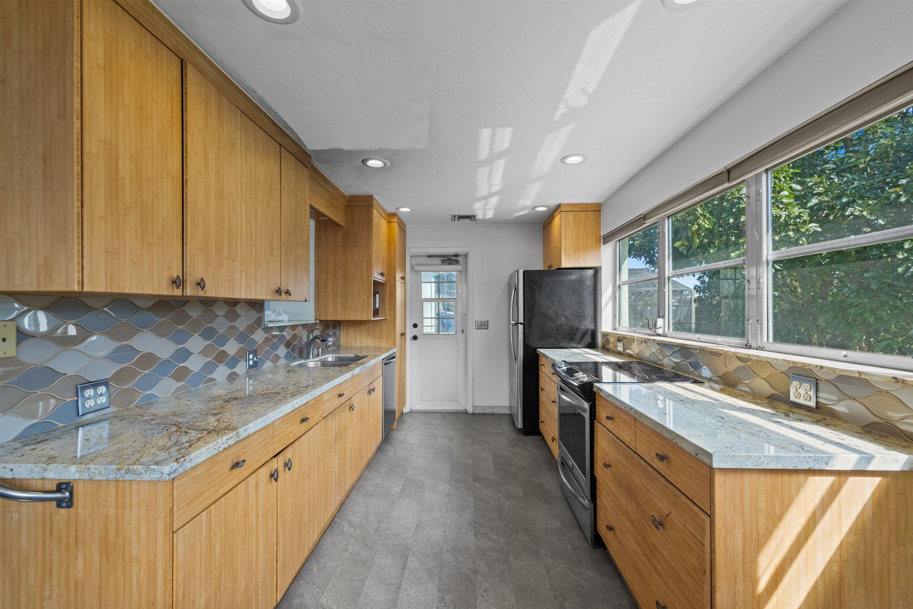 LAKE OSBORNE ESTATES - Residential