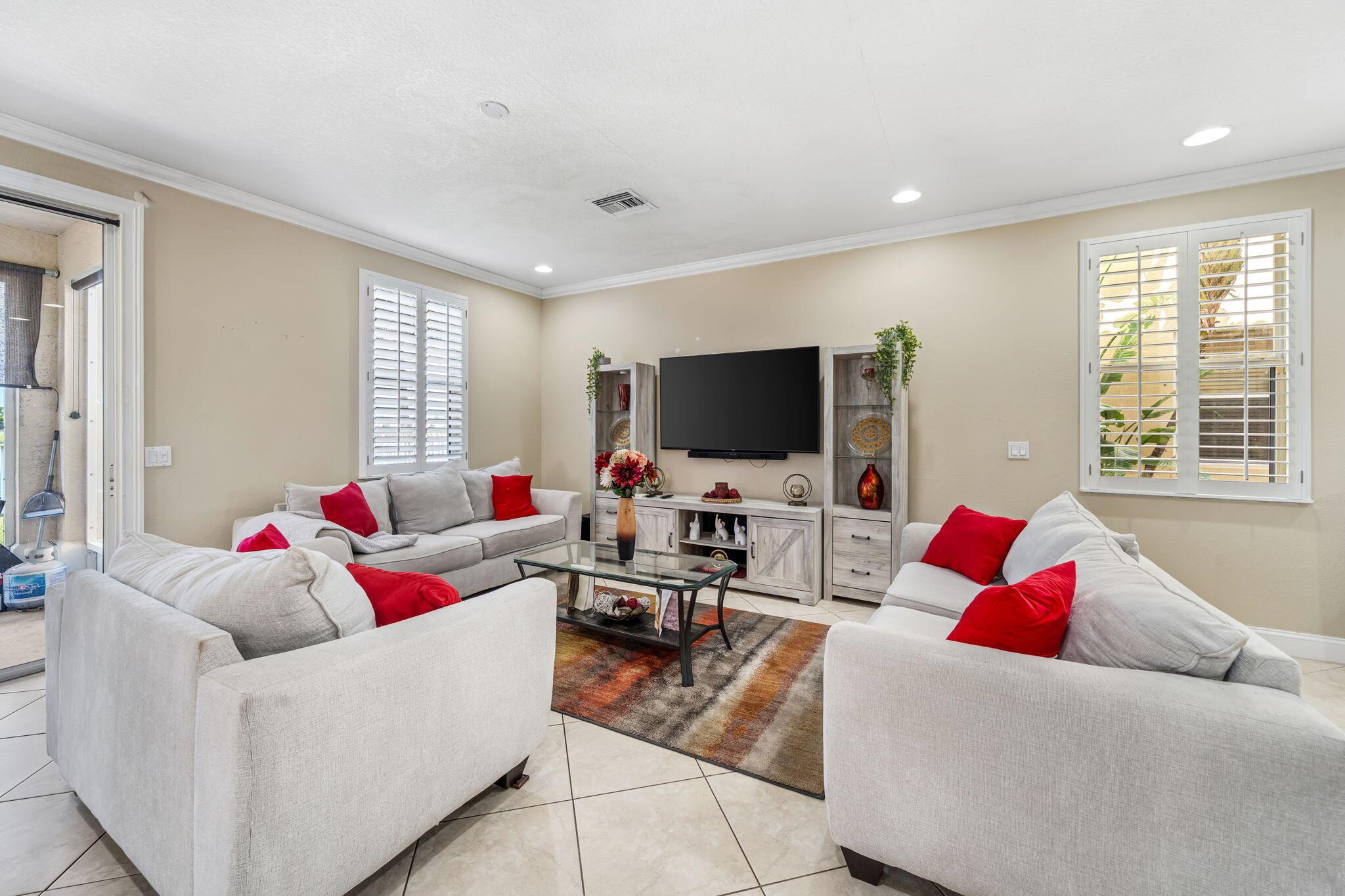 1003 NW Leonardo Circle