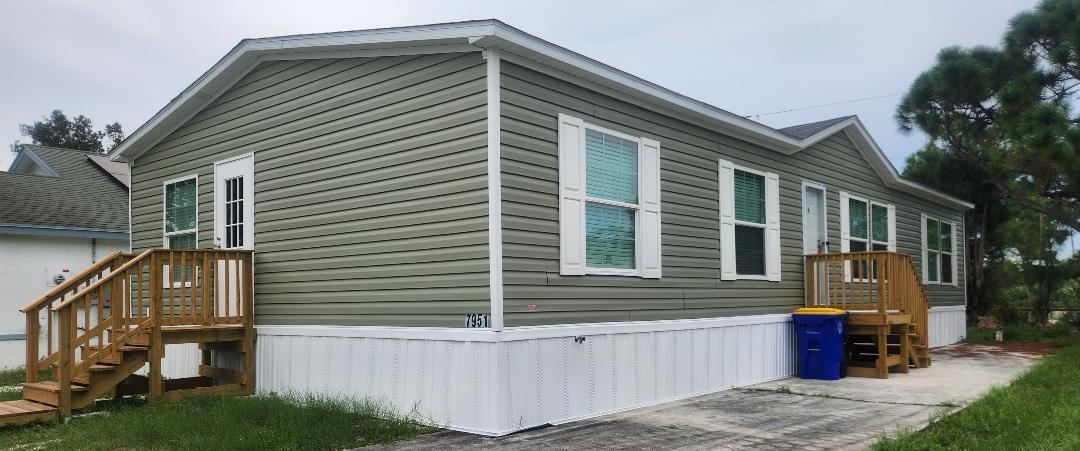 New 3 br 2 ba modular home located in Ridgeway subdivision. Washer and dryer included in lease all appliances are new small pet with approval.Background check required for all applicants application fee is $50 per applicant over 18 years of age