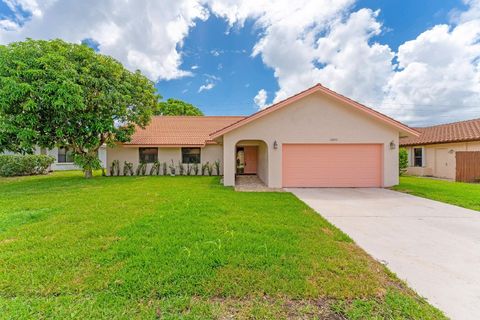 Photo of 2600 SW 23rd Cranbrook Drive, Boynton Beach, FL 33436 (MLS # F10509436)