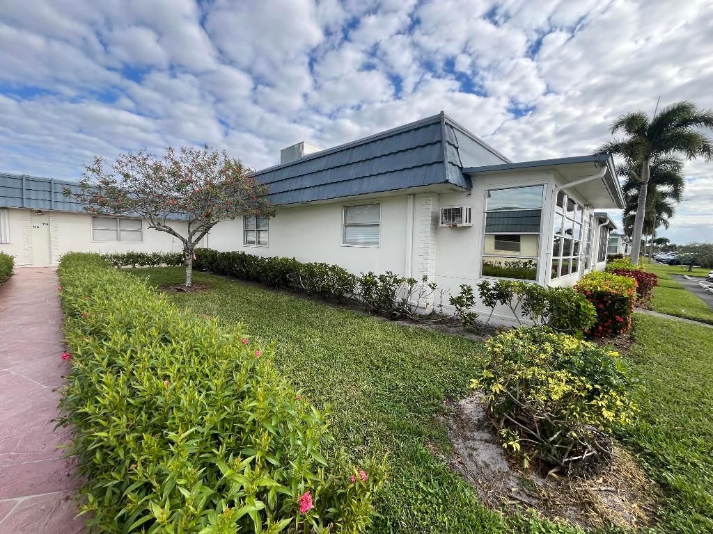 Photo of 114 Waterford E, Delray Beach, FL 33446 (MLS # R11156026)