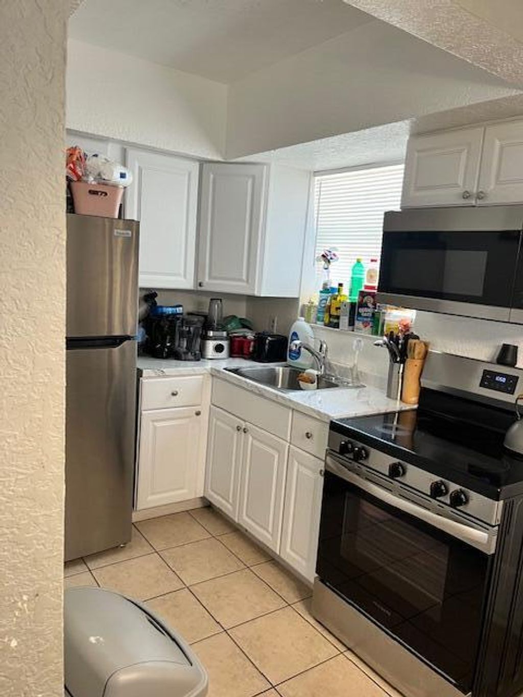 Photo of 390 NE 42nd Court #A-b, Oakland Park, FL 33334 (MLS # B26001264)