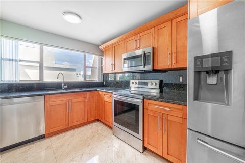 942 NE 199th St 401 Miami FL 33179