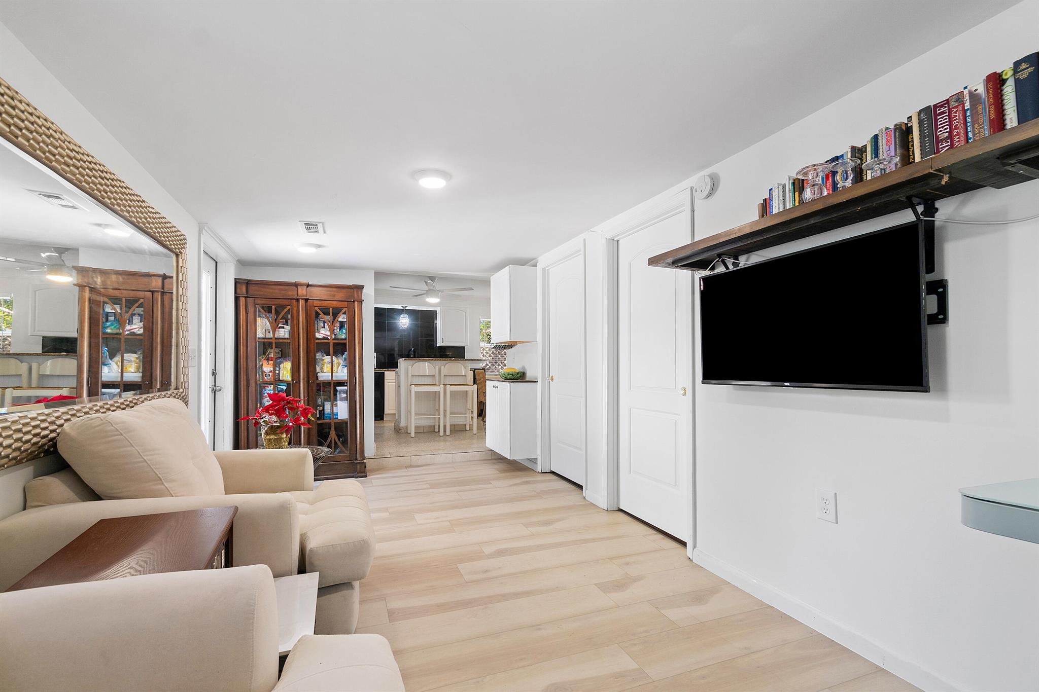 DELRAY MNR - Residential Lease