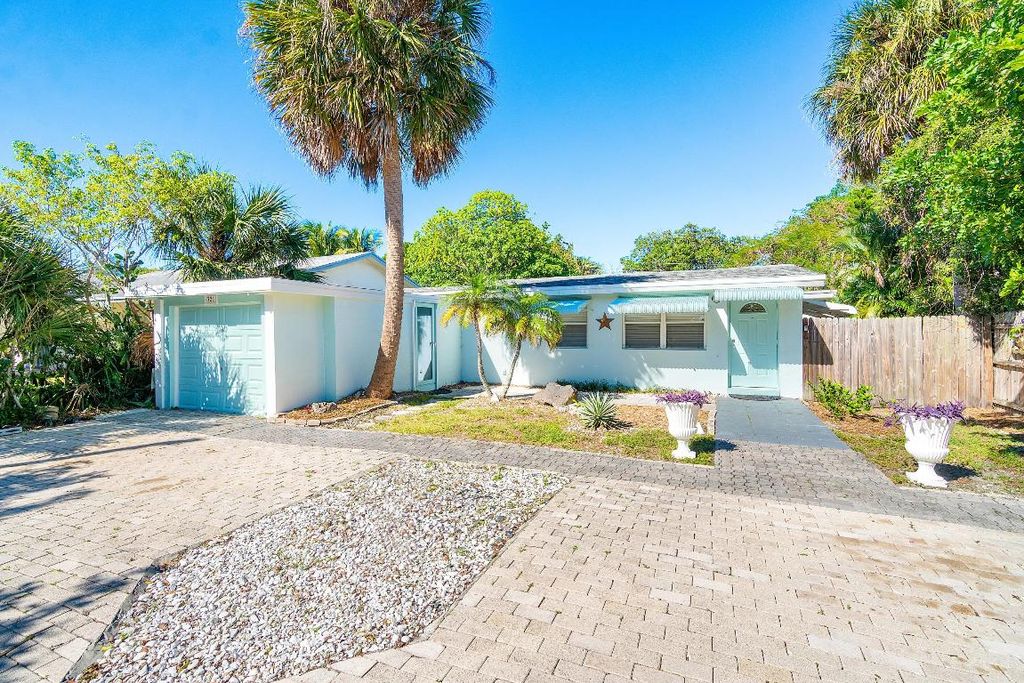 Photo of 321 Forsyth Street, Boca Raton, FL 33487 (MLS # R11145512)