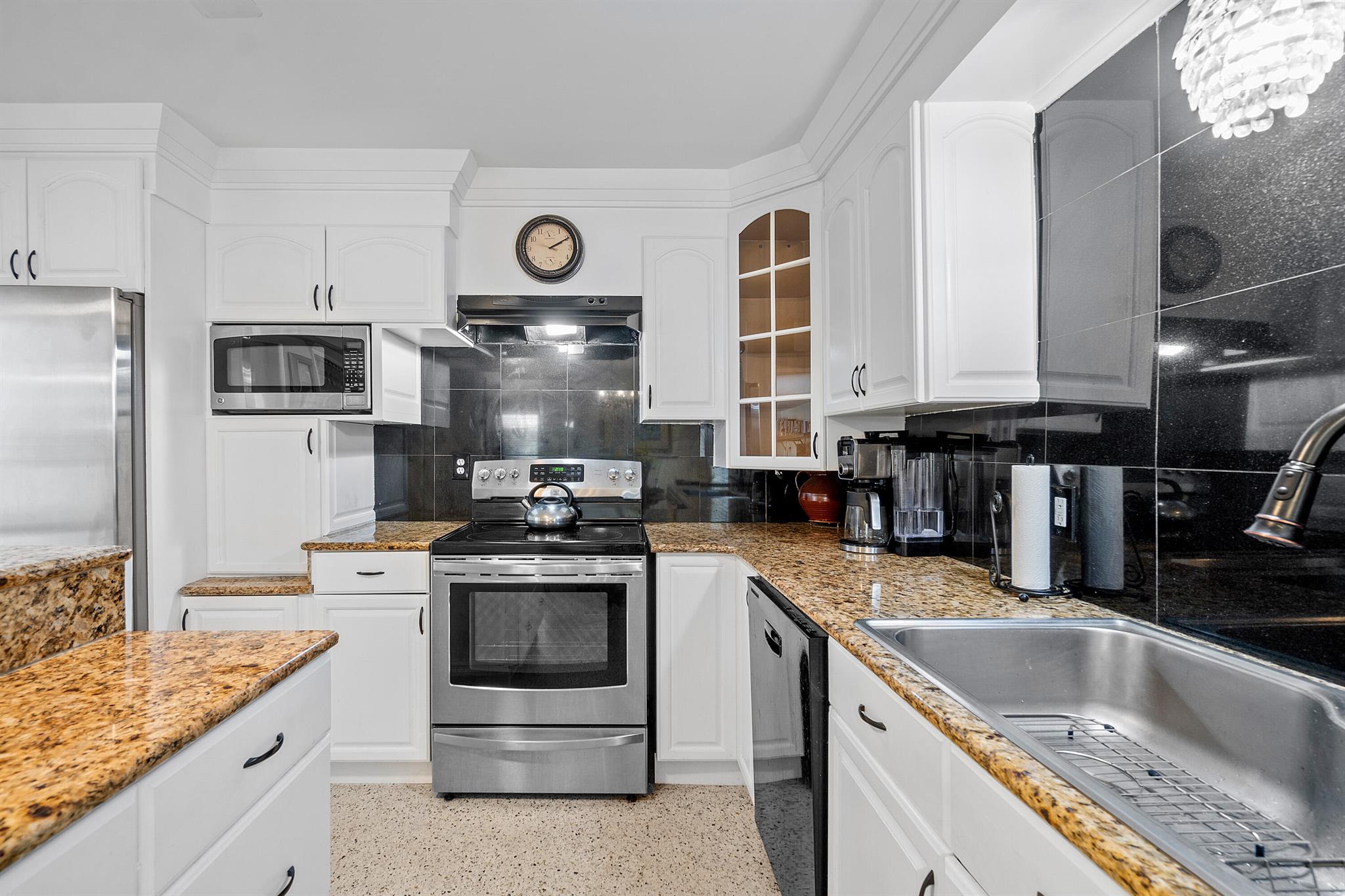 DELRAY MNR - Residential Lease