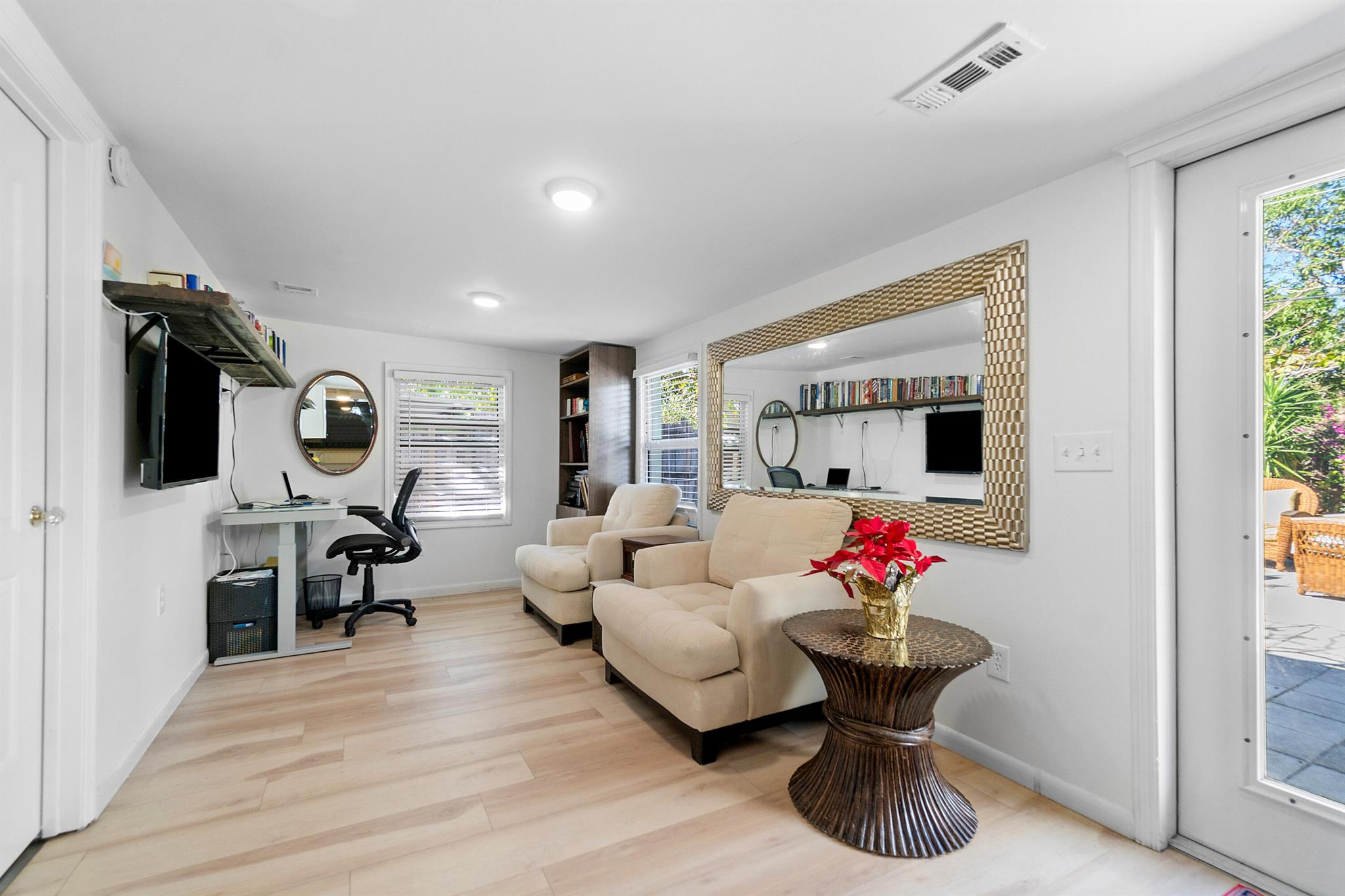 DELRAY MNR - Residential Lease