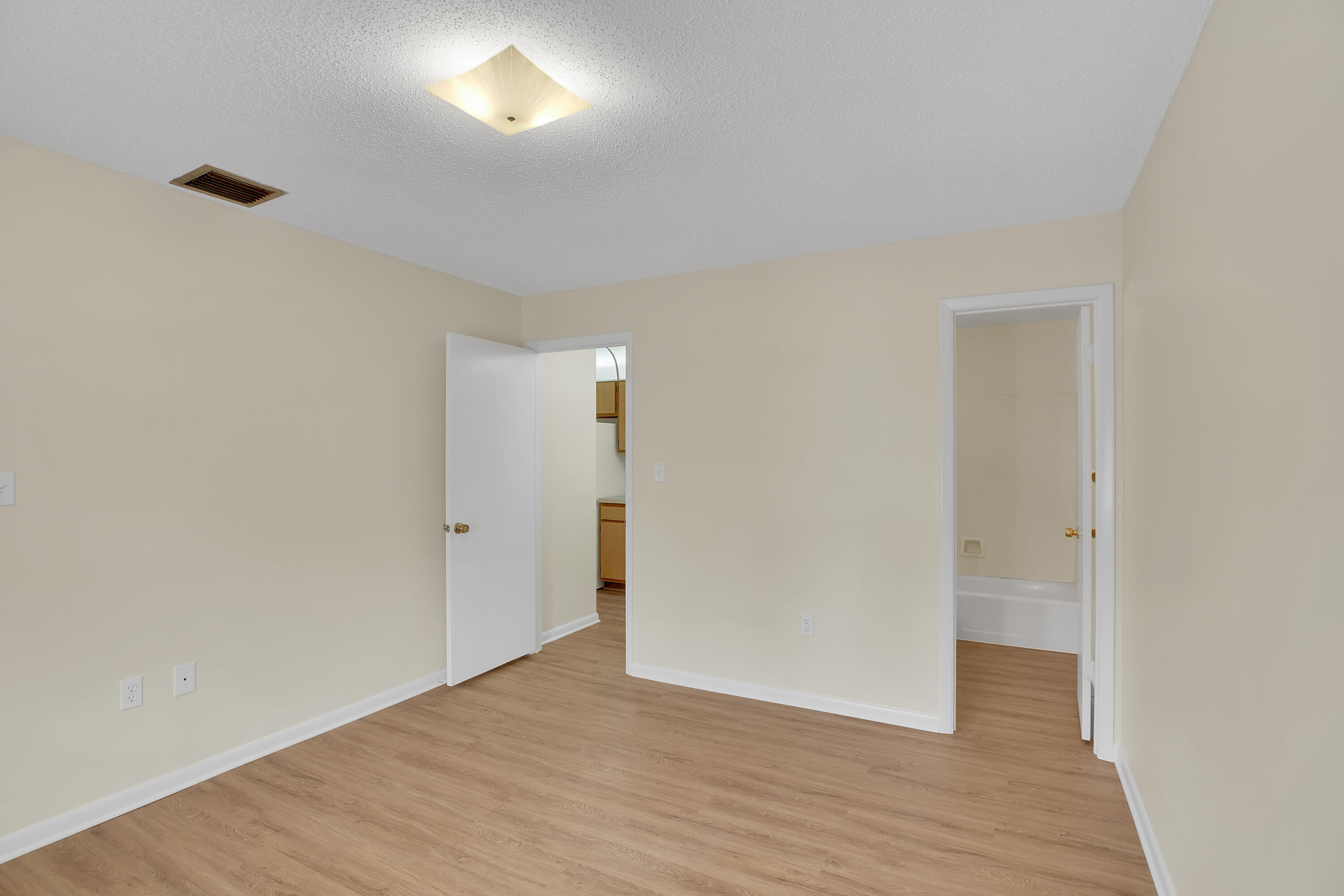 SOUTHERN COURTYARD TOWNHOMES - Residential