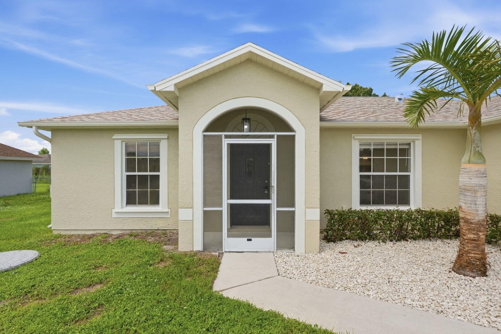 Photo of 453 SW COLUMBUS Drive, Port Saint Lucie, FL 34953 (MLS # B26081639)