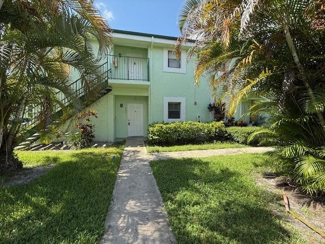 One-bedroom, one-bathroom condo in Preserve at Avery Lakes, the community offers a pool, tennis, and other recreational facilities. Conveniently located close to shopping.