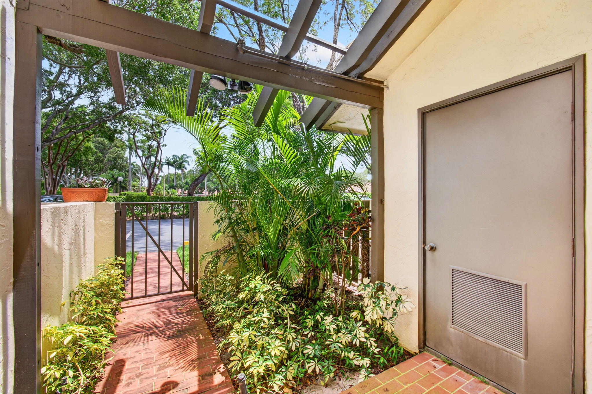 10247 N Circle Lake Drive 102
