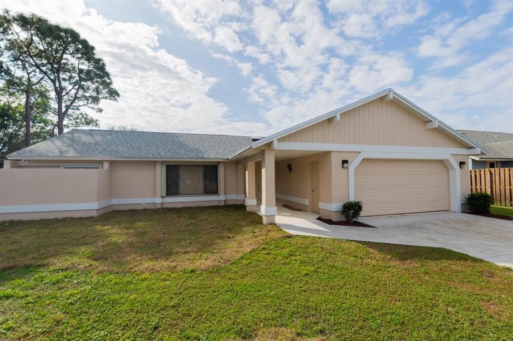 Photo of 934 SE Atlantus Avenue, Port St Lucie, FL 34983 (MLS # R10861336)