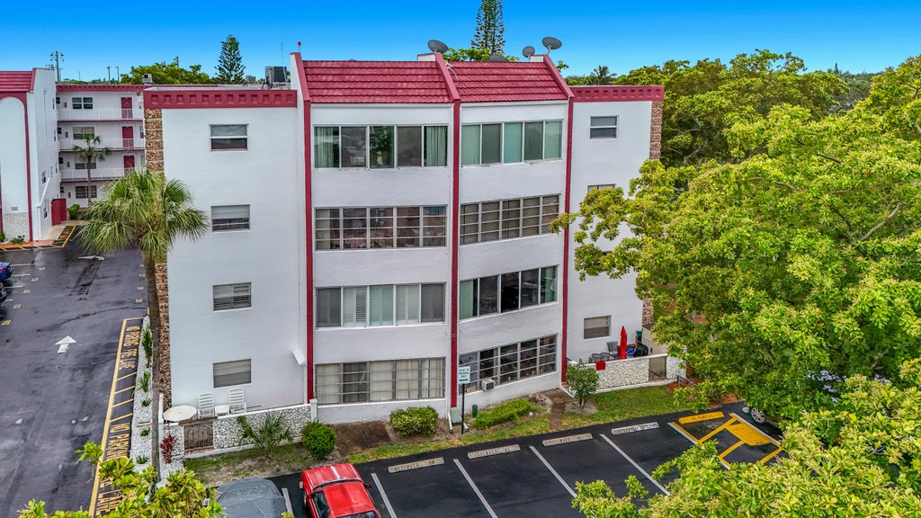 Photo of 4270 NW 40th Street #401, Lauderdale Lakes, FL 33319 (MLS # B26040857)