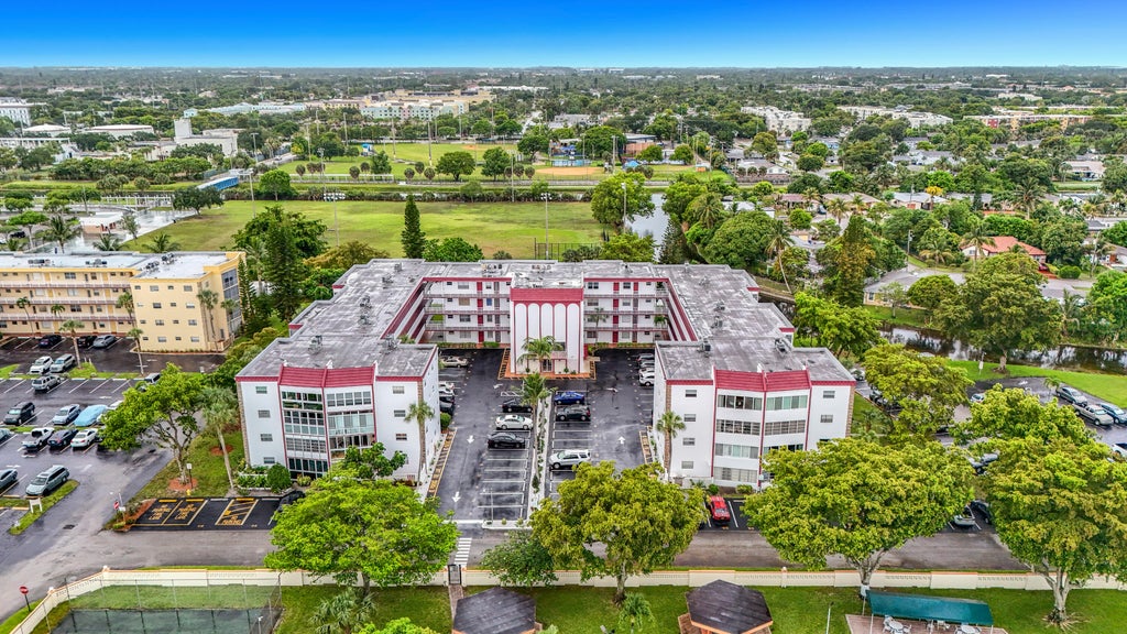Photo of 4270 NW 40th Street #401, Lauderdale Lakes, FL 33319 (MLS # B26040857)