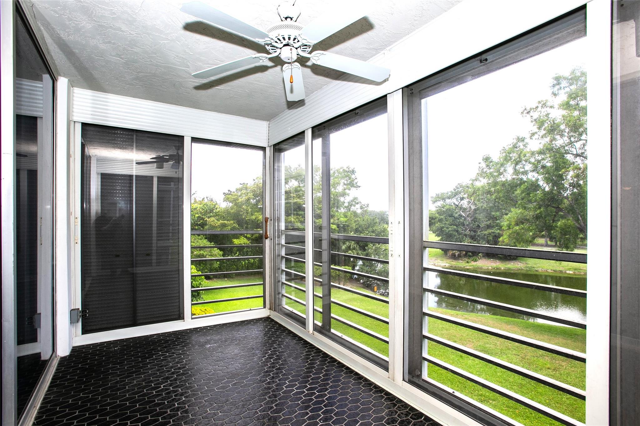 4015 W Palm Aire Dr 306